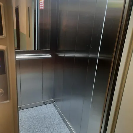 Pine 2 1 Apartmán Golem (Tirana)