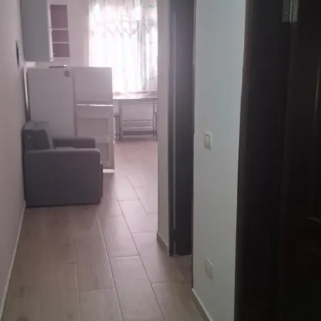 Pine 2 1 Appartamento Golem (Tirana)