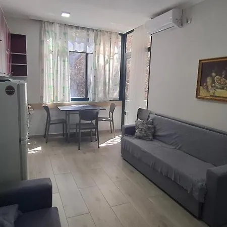 Pine 2 1 Appartamento Golem (Tirana)